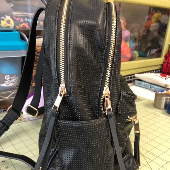 Backpack - Picture 2 of 7